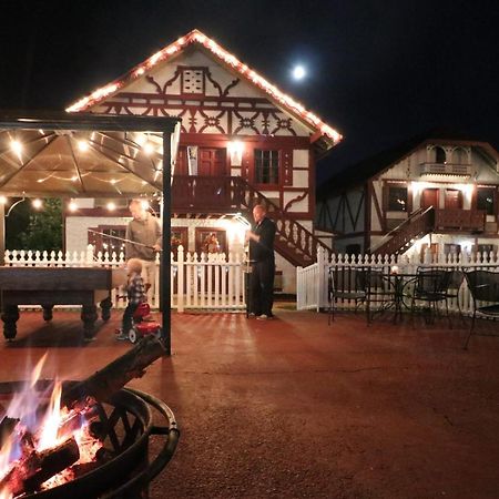 Alpine Village Inn Гелен Екстер'єр фото