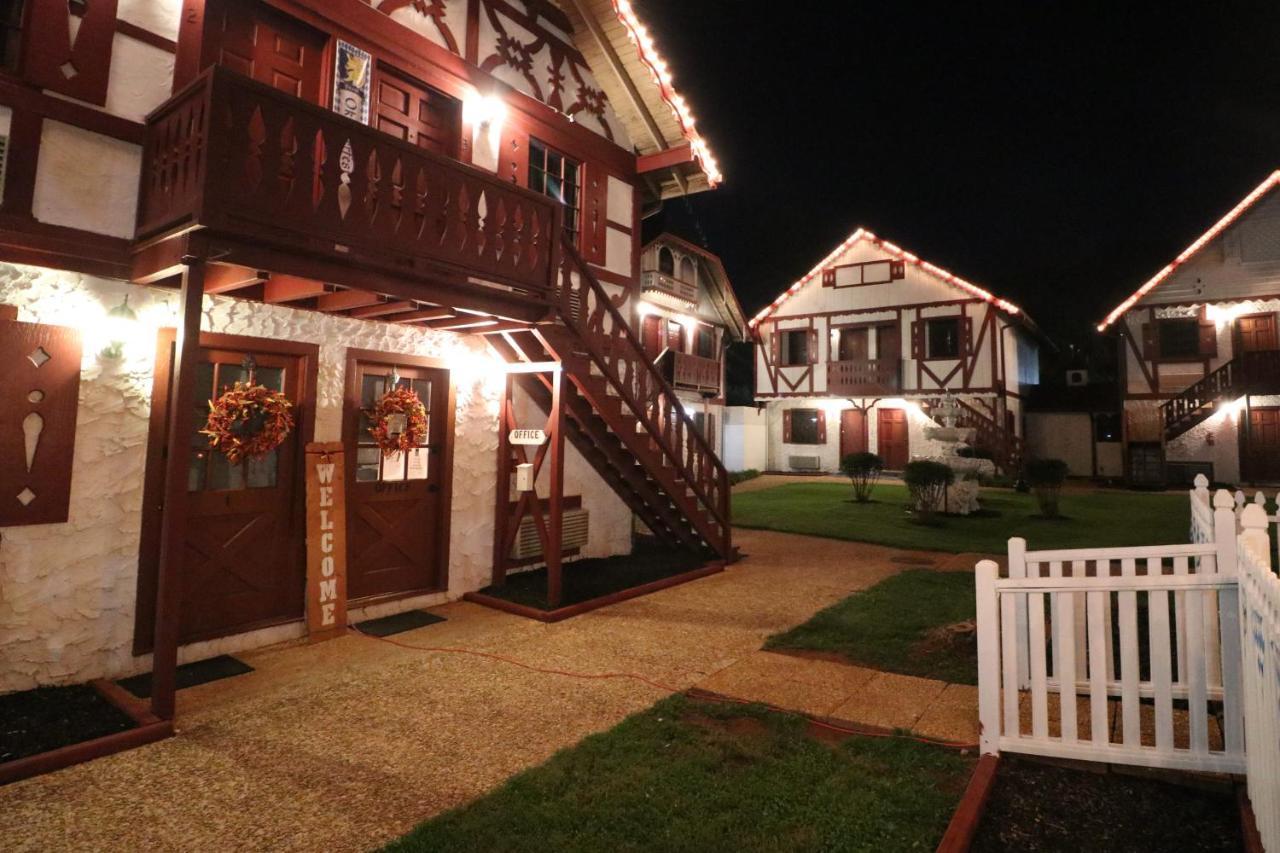 Alpine Village Inn Гелен Екстер'єр фото