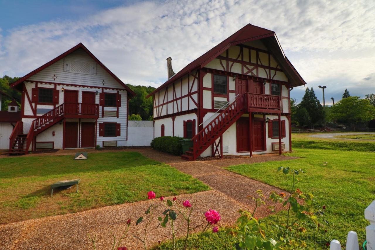 Alpine Village Inn Гелен Екстер'єр фото